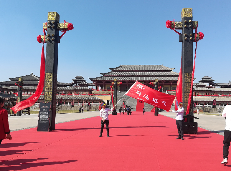 พนักงาน KEXR เล่นใน Hengdian Studios